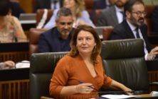 Carmen-Crespo-en-el-Parlamento-Andaluz-ok-1020x600