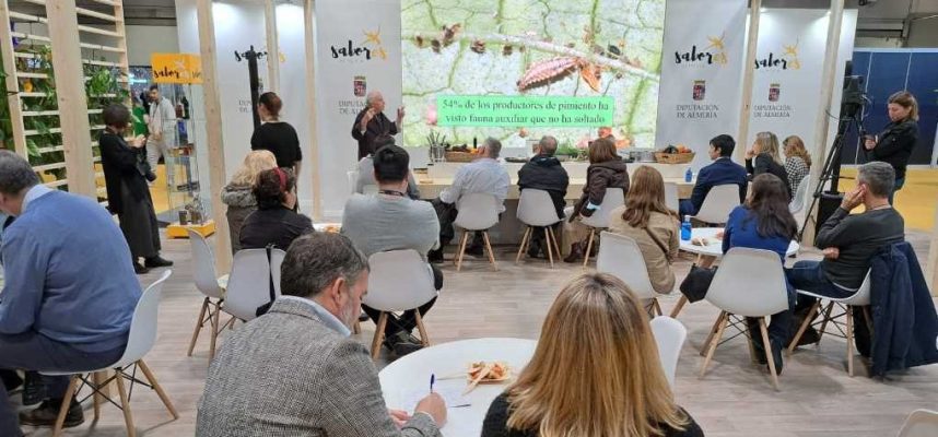 Stand-Sabores-Almeria-durante-la-charla-de-control-biologico_Madrid-Fusion-1-e1674668998166