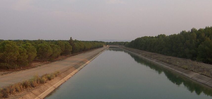 800px-Trasvase_Tajo-Segura_por_Albacete